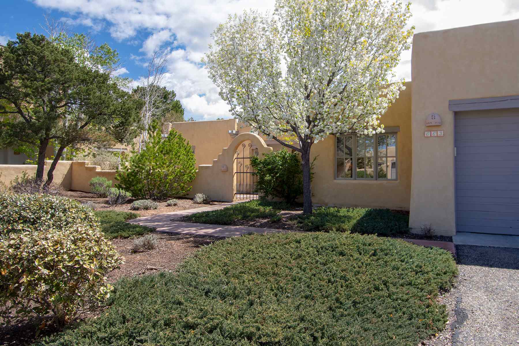 Robert Dunn Real Estate in Santa Fe featuring Quail Run Bob Dunn